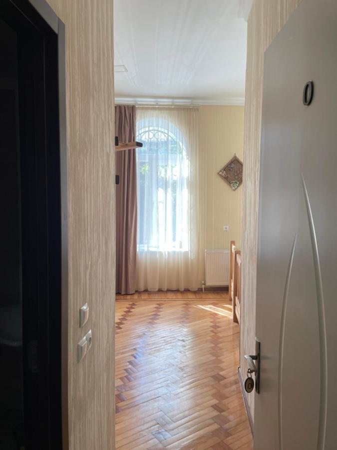 Hotel 1870 Kutaisi Bagian luar foto